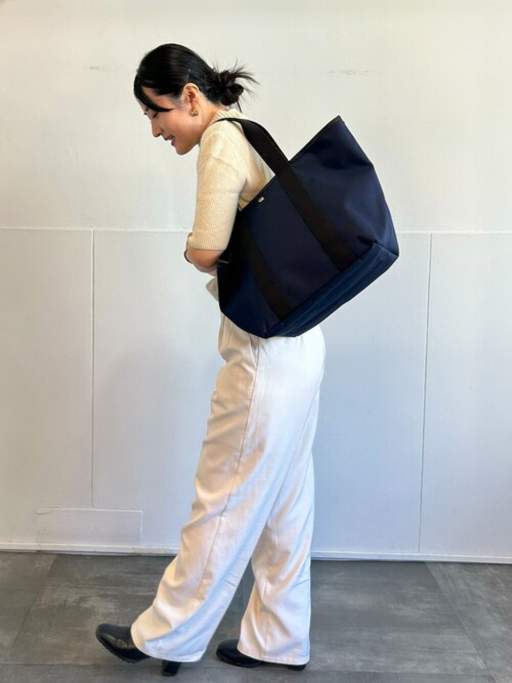 「Breath TOPKAPIの【WEB限定】【Breath TOPKAPI/ブレス トプカピ】TIDY タイディ トート レディース バッグ L（トートバッグ、ブルー系）」を使った、マスターさん（レディース・160cm）の冬コーディネートの1枚目の写真