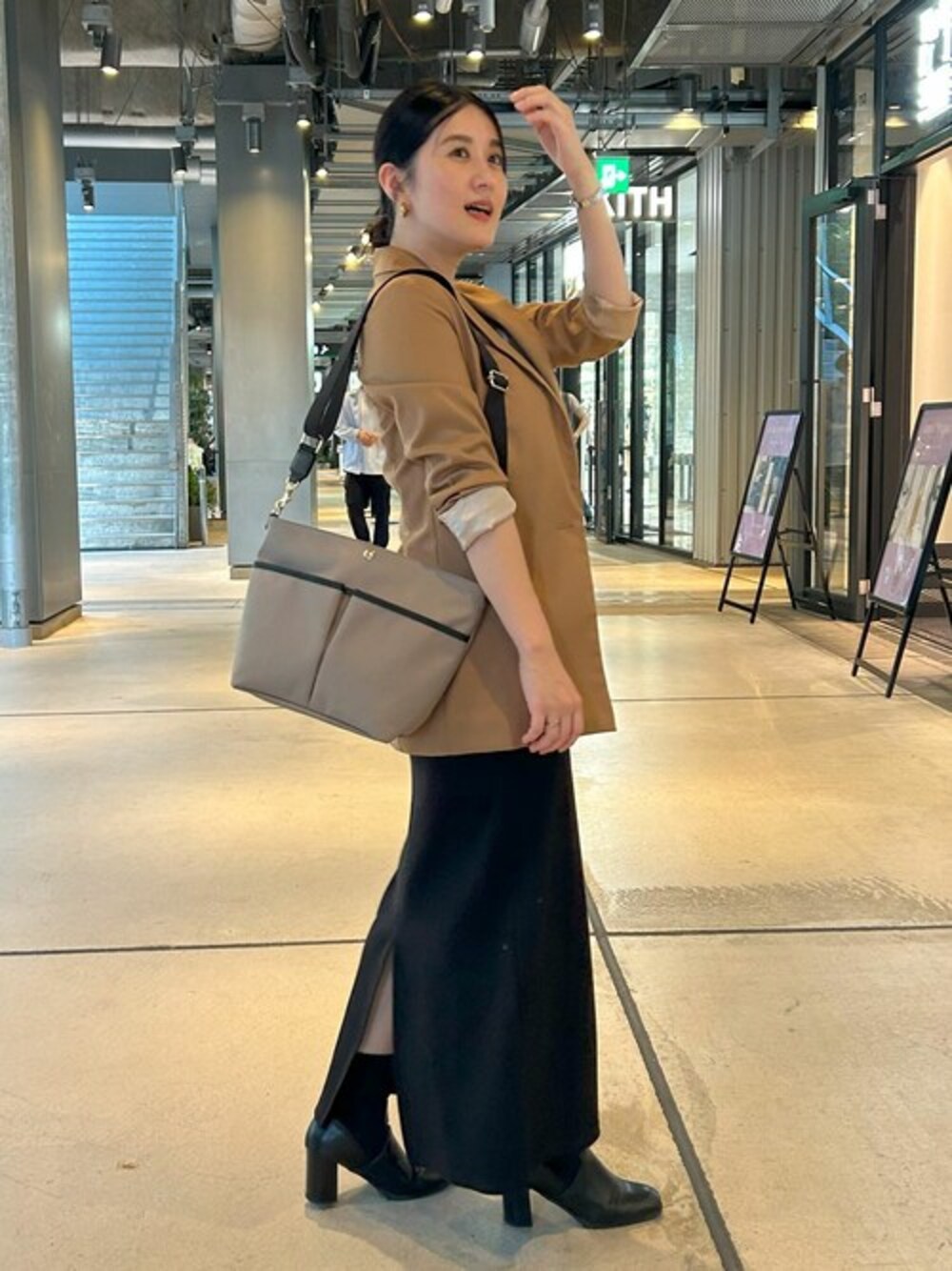 「Breath TOPKAPIの【Breath TOPKAPI/ブレス トプカピ】Roughly ラフリー ショルダーバッグ（ショルダーバッグ、ベージュ系）」を使った、マスターさん（レディース・160cm）の冬コーディネートの1枚目の写真