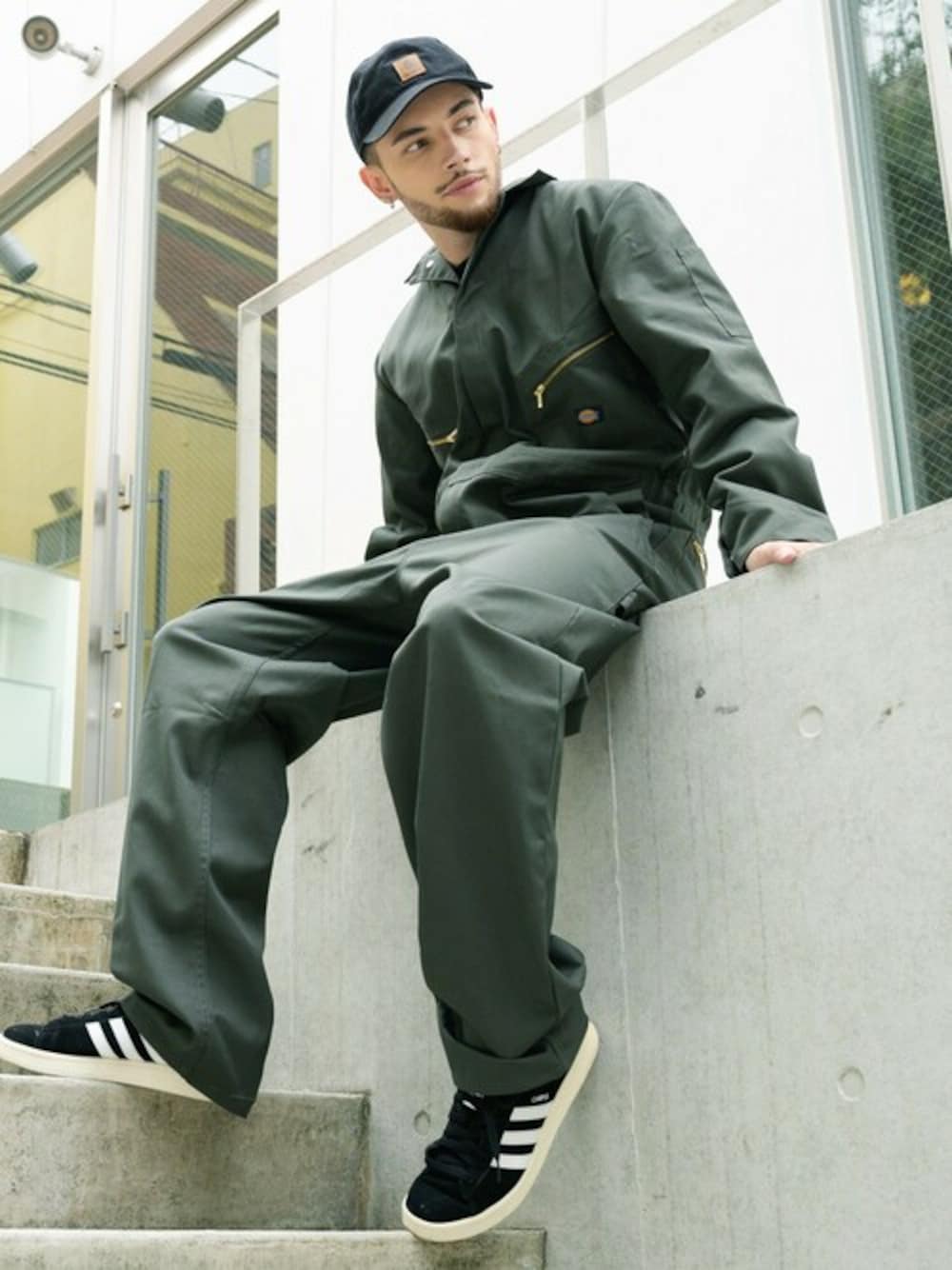 「キャップ、Tシャツ、オールインワン、Dickies、カーキ、ワークスタイル、carhartt、THE NORTH FACE、Beautiful Harmony、ビューティフルハーモニー」｜「CarharttのCarhartt キャップ（キャップ、ブラック系）」を使った、Beautiful Harmonyさん（メンズ・178cm）の冬コーディネートの1枚目の写真