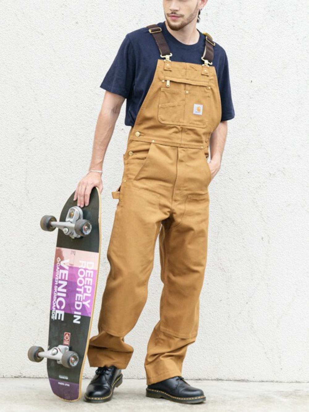 「カジュアル、サロペット、オーバーオール、ストリート、carhartt、ユニセックス、スケートボード、カジュアルコーデ、Beautiful Harmony、ビューティフルハーモニー」｜「CarharttのCarhartt ダックビブオーバーオール（サロペット/オーバーオール、ブラウン系）」を使った、Beautiful Harmonyさん（メンズ・178cm）の夏コーディネートの1枚目の写真