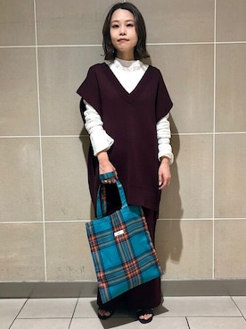 「SHIPS（シップス）の【SHIPS別注】Uhr:Friendship Projectsトートバッグ（トートバッグ、グリーン系）」を使った、坂巻さん（レディース・158cm）の春コーディネート