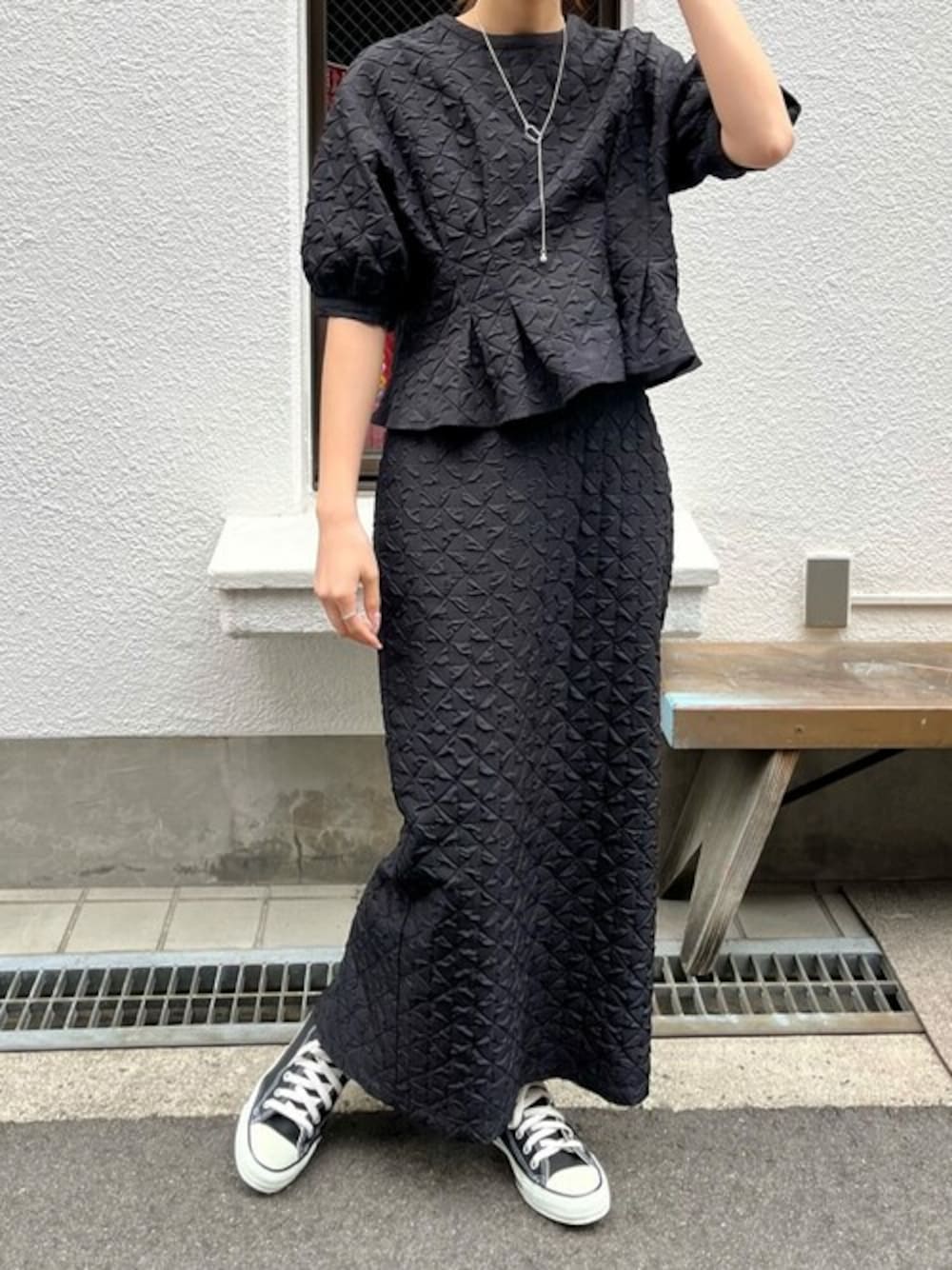 ペプラムトップス/Iラインスカートセットを使ったショップスタッフの 