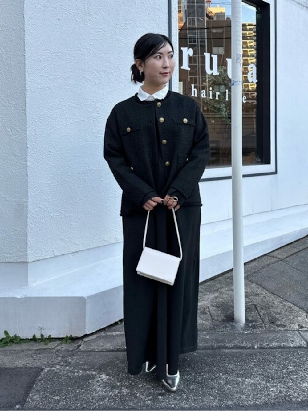 「ジャケット、ワンピース、大人カジュアル、オケージョン、きれいめカジュアル、セレモニー、シンプルコーデ、今日のコーデ、オトナカジュアル、titivate」｜「titivateの襟付きボリュームスカートニットワンピース（ワンピース、ブラック系）」を使った、titivateさん（レディース・157cm）の冬コーディネートの1枚目の写真