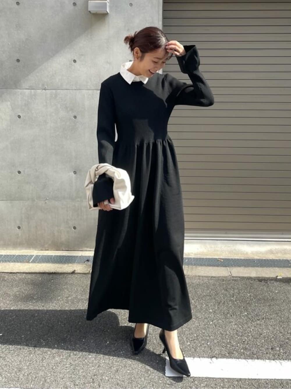 「ワンピース、大人カジュアル、オケージョン、きれいめカジュアル、セレモニー、シンプルコーデ、今日のコーデ、オトナカジュアル、titivate」｜「titivateの襟付きボリュームスカートニットワンピース（ワンピース、ブラック系）」を使った、titivateさん（レディース・157cm）の冬コーディネートの1枚目の写真