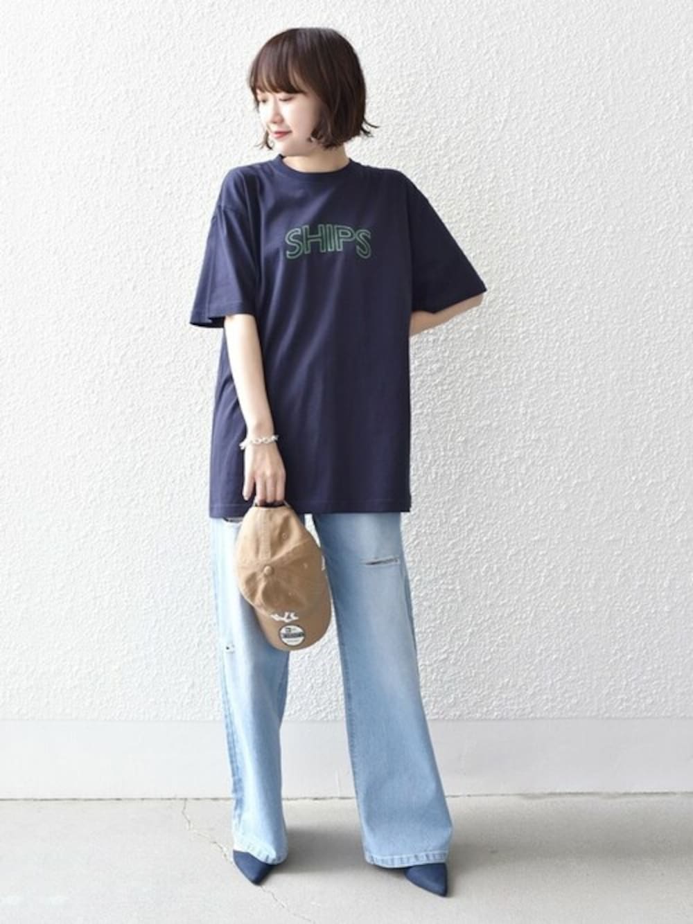 「デニム、ロゴT、Tシャツ、NEW ERA、シップス、SHIPS、ダメージデニム、シップス フォー ウィメン(SHIPS for women)、SHIPS for women、Tシャツ×デニム」｜「SHIPSの* SHIPS ラウンド プリント ロゴ TEE◆（Tシャツ/カットソー、ブルー系）」を使った、高尾さん（レディース・160cm）の春コーディネートの1枚目の写真