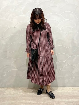 「ビットローファー」｜「アイテム（ワンピース）」を使った、工藤さん（レディース・156cm）の秋コーディネート