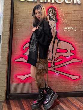 「HYSTERIC GLAMOUR（ヒステリックグラマー）のロゴスタッズ フリンジミニバッグ（ショルダーバッグ）」を使った、kamidemaoさん（レディース・157cm）の秋コーディネート