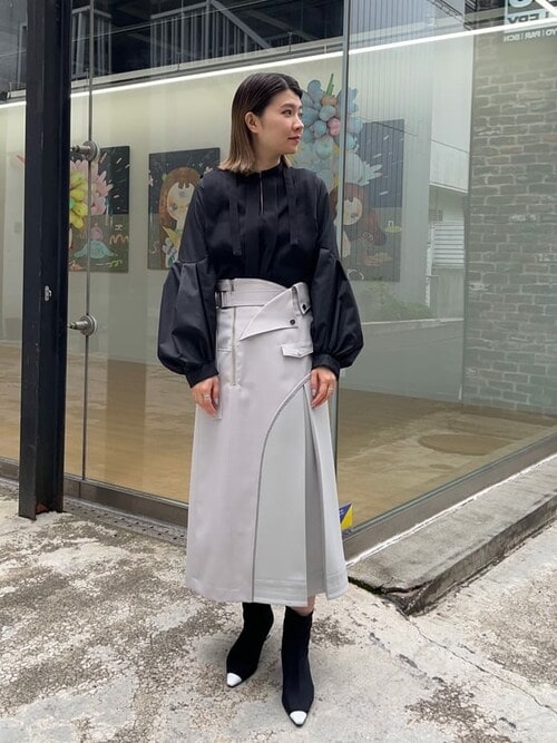 バイカーディテールスカートを使った人気ファッションコーディネート