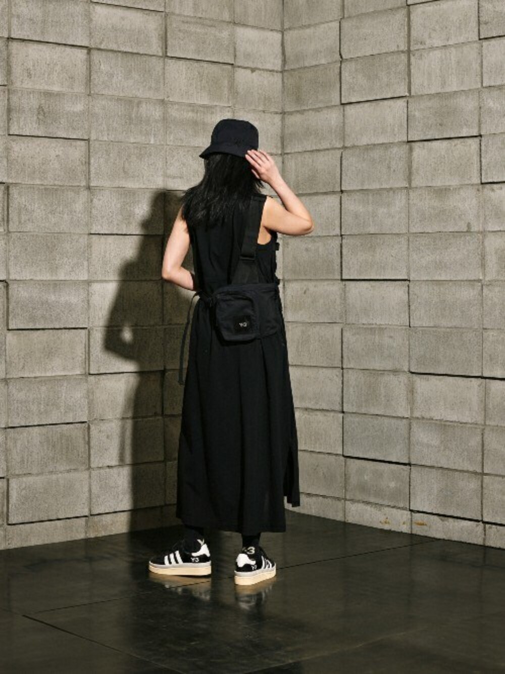 【美品】 Y-3　ワイスリー　ボディバッグ　ウエストバッグ　シルバー Y-3（ワイスリー）の「Y-3 WAISTBAG（ボディバッグ/ウエスト