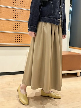 「アイテム（スリッポン、イエロー系）」を使った、あしながおじさんさん（レディース・155cm）の春コーディネート