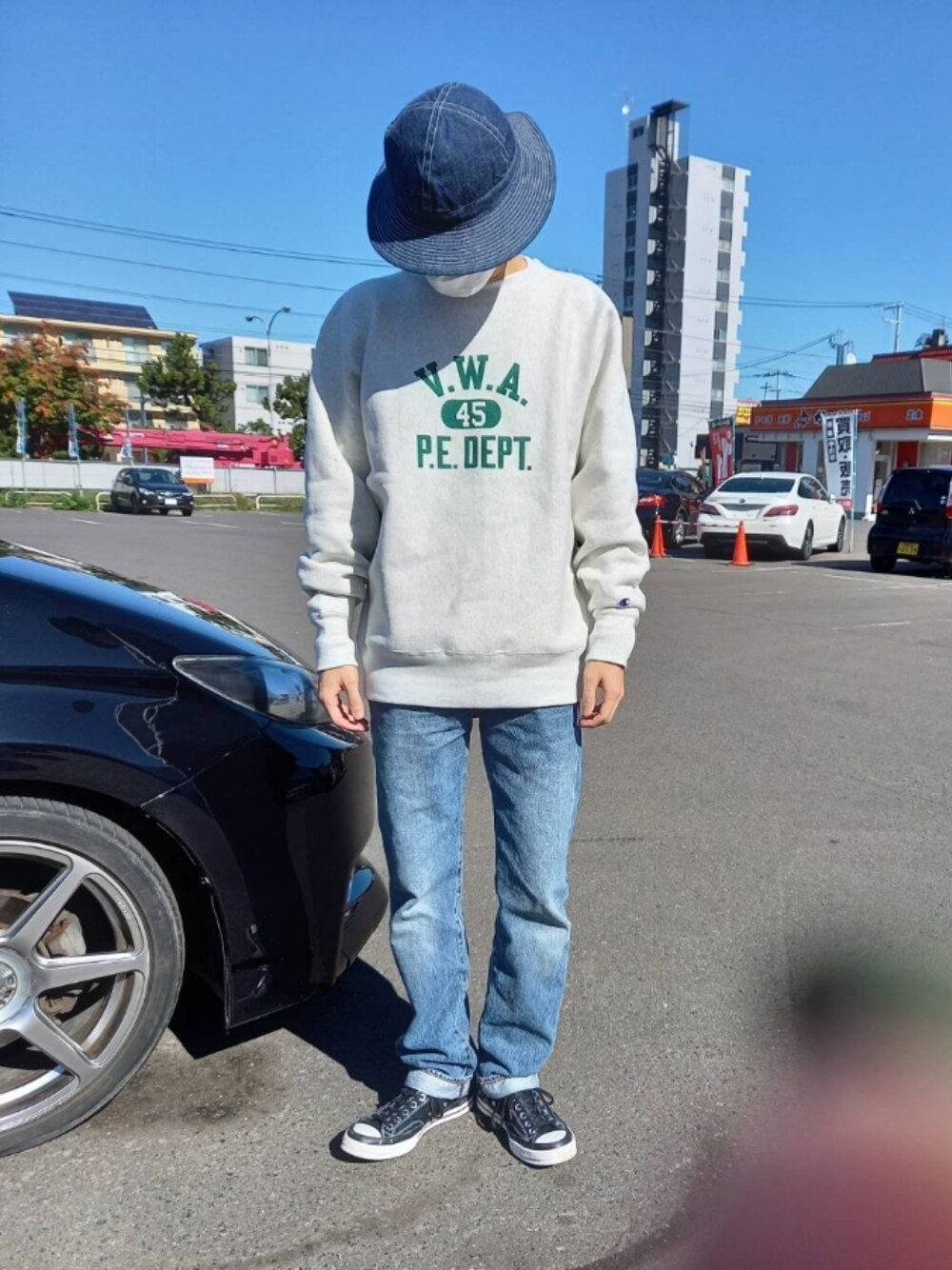 「orslow、Champion、Levi's、converse、秋コーデ、大人カジュアル」｜「Championの[Champion/チャンピオン] リバースウィーブ カレッジロゴプリントクルーネックスウェット（スウェット、ベージュ系）」を使った、Y.A.a.m.さん（メンズ・174cm）の秋コーディネートの1枚目の写真