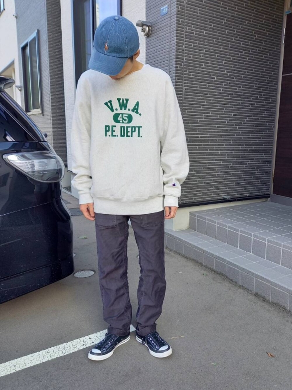 「Champion、orslow、converse、Ralph Lauren、CT70s、カジュアルコーデ、ゆるコーデ、大人カジュアル」｜「Championの[Champion/チャンピオン] リバースウィーブ カレッジロゴプリントクルーネックスウェット（スウェット、ベージュ系）」を使った、Y.A.a.m.さん（メンズ・174cm）の秋コーディネートの1枚目の写真