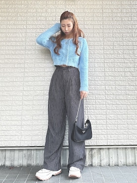 「フェザー」｜「アイテム（スニーカー）」を使った、Maiさん（レディース・157cm）の冬コーディネート