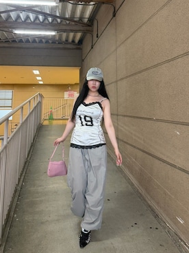 「NO NEED（ノーニード）のカラーナイロン イージーパンツ /ユニセックス（その他パンツ、グレー系）」を使った、Maiさん（レディース・157cm）の夏コーディネート