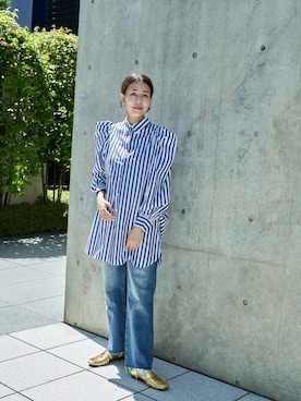 「アイテム（ローファー、ゴールド系）」を使った、古屋美咲さん（レディース・167cm）の夏コーディネート