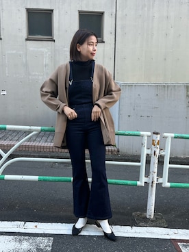 「ジーナシス」｜「アイテム（サロペット/オーバーオール）」を使った、古屋美咲さん（レディース・166cm）の冬コーディネート