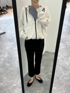 「JEANASIS（ジーナシス）のストレッチスティックパンツ/1069951（デニムパンツ、ブラック系）」を使った、古屋美咲さん（レディース・167cm）の夏コーディネート