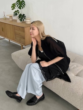 「JEANASIS（ジーナシス）のシャーリングローファー/645735（ローファー、ブラック系）」を使った、古屋美咲さん（レディース・167cm）の春コーディネート