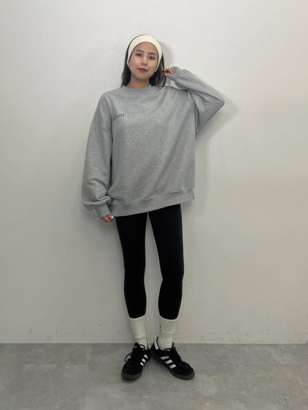 JEANASIS VネックスウェットLS JEANASIS（ジーナシス）の「【YOGA】レタープリントクルーネック