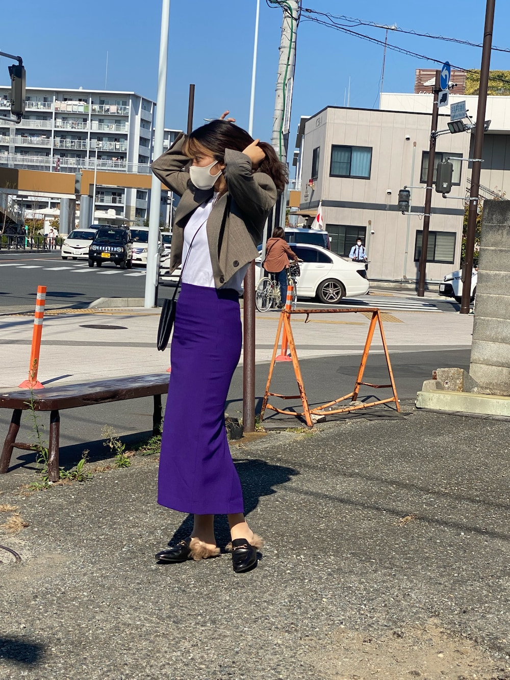 「UNIQLO、秋のコーデ、ZARA、ビビットカラー、スリットスカート」｜「ZARAのアイテム（テーラードジャケット、ベージュ系）」を使った、sakiさん（レディース・165cm）の秋コーディネートの1枚目の写真
