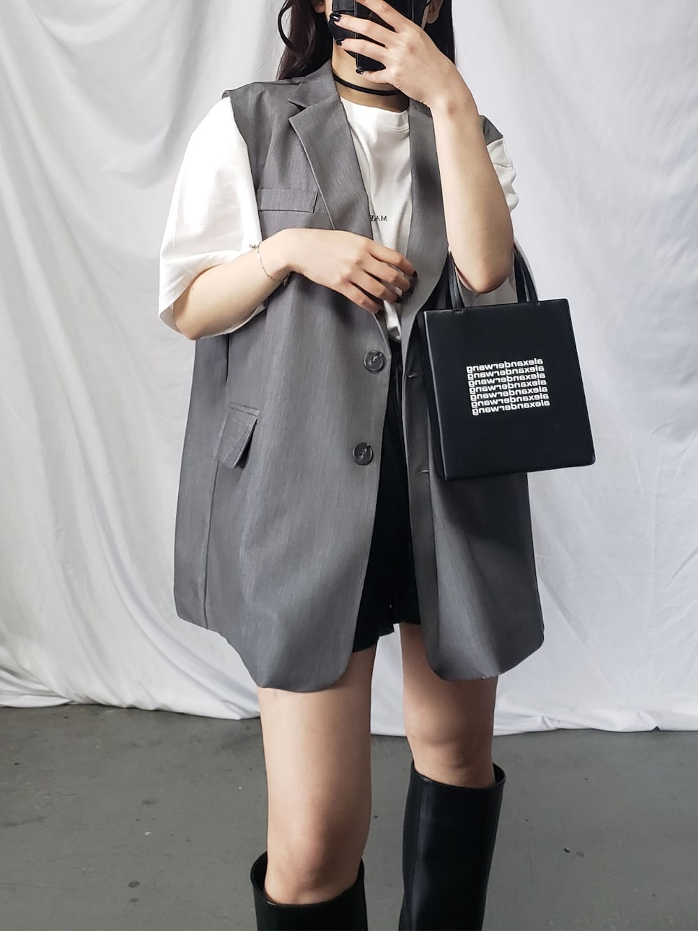 「セットアップ、ベスト、テーラードジャケット、ロングブーツ、ブーツ、ビッグシルエット、白Tシャツ、チョーカー、レザーパンツ、ワンピース、ミニワンピ、メンズライク、低身長コーデ、韓国ファッション、韓国好きな人と繋がりたい」｜「me+em selectのフェイクレザーフラットロングブーツ（ブーツ、ブラック系）」を使った、honoさん（レディース・154cm）の春コーディネートの2枚目の写真