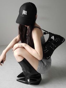「me+em select（ミームセレクト）のM LOGO embroidery CAP ／ M LOGO 刺繍キャップ（キャップ、ブラック系）」を使った、honoさん（レディース・154cm）の春コーディネート