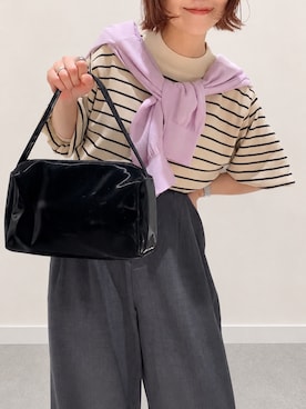 「SMELLY（スメリー）のシャイニースクエアバッグ（トートバッグ、ブラック系）」を使った、aonoさん（レディース・157cm）の夏コーディネート