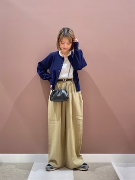 「ITEMS URBANRESEARCH（アイテムズ アーバンリサーチ）のタックギャザーパンツ（その他パンツ、ベージュ系）」を使った、aonoさん（レディース・157cm）の春コーディネート