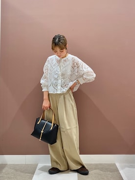 「ITEMS URBANRESEARCH（アイテムズ アーバンリサーチ）のレースクロップドシャツ（シャツ/ブラウス、ホワイト系）」を使った、aonoさん（レディース・157cm）の春コーディネート