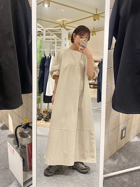 「EKAL（エカル）の『UR TECH』ナイロンタッサーワンピース（ワンピース、ベージュ系）」を使った、aonoさん（レディース・157cm）の春コーディネート