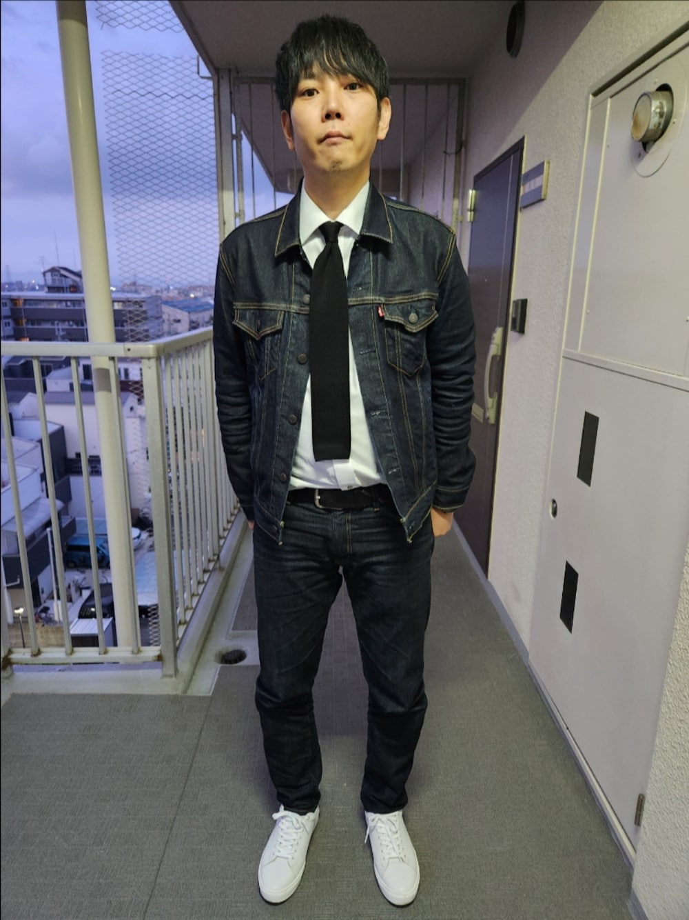 「リーバイス、シャツハウス、古着、お父さんのお下がり、ディーゼル、リーバイスMade&Crafted、GU、春コーデ、Gジャン、ニットタイ、デニムonデニム、タックイン、タイドアップ」｜「Levi'sのアイテム（デニムジャケット、ブルー系）」を使った、akkunn_akkunnさん（メンズ・180cm）の春コーディネートの1枚目の写真