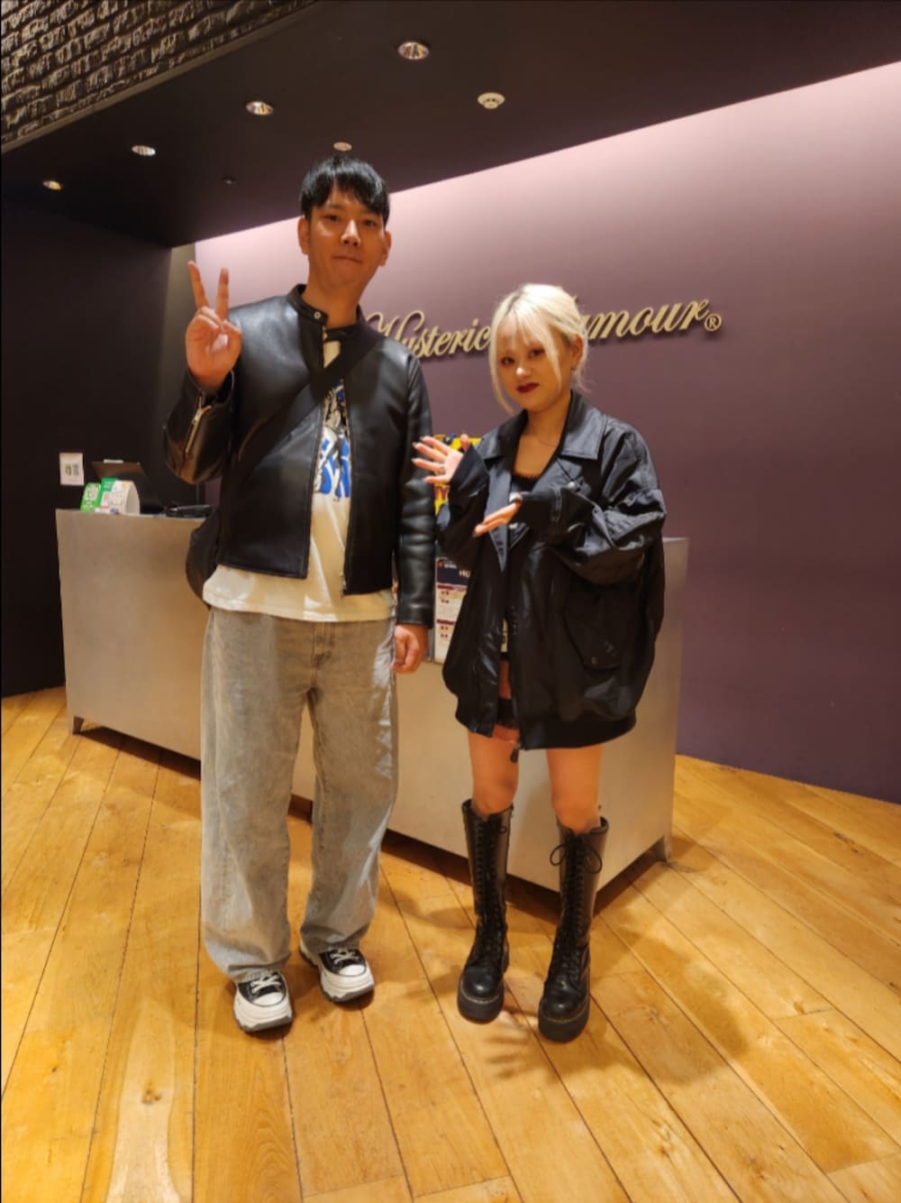 「SHIPS、ヒステリックグラマー、GU、コンバース、初秋コーデ、ラムレザーシングルライダース、STONES WOMAN Tシャツ、バレルレッグジーンズ、TREKWAVE CS HI、ロックテイスト、なんばパークス、稲井サン、ayk」｜「SHIPSのSHIPS: ラムレザー シングル ライダース ジャケット（ライダースジャケット、ブラック系）」を使った、akkunn_akkunnさん（メンズ・180cm）の秋コーディネートの1枚目の写真
