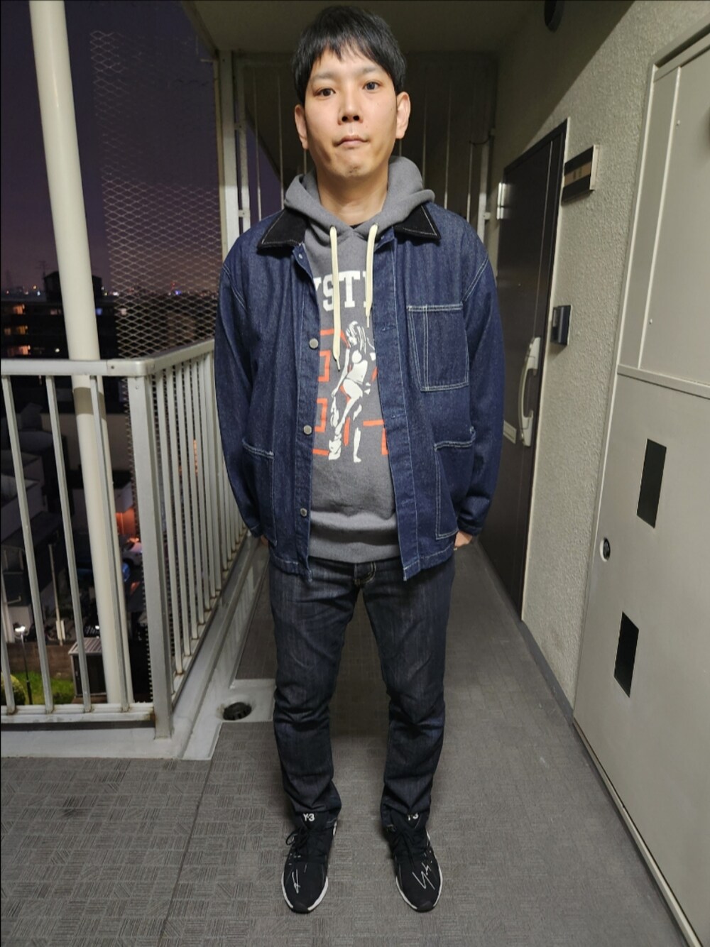 「GU、ヒステリックグラマー、リーバイス、Y-3、春コーデ、デニムカバーオールジャケット、HYS TIMES COLLEGEパーカー、FYW S-97、デニムonデニム」｜「GUのアイテム（カバーオール、ブルー系）」を使った、akkunn_akkunnさん（メンズ・180cm）の春コーディネートの1枚目の写真