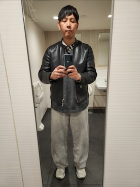 デニムパンツを使った「革ジャン」の人気ファッションコーディネート