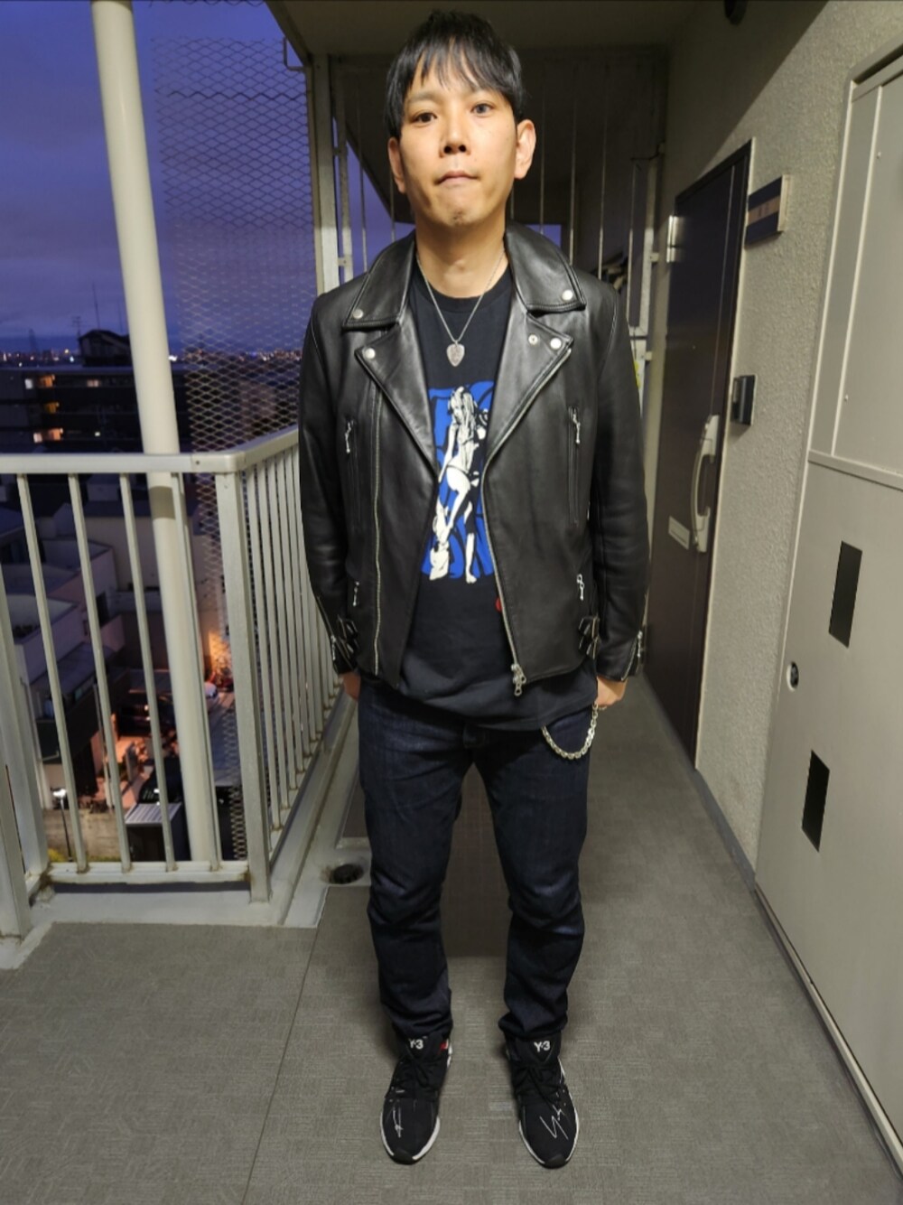「アーバンリサーチロッソ、ヒステリックグラマー、リーバイスMade&Crafted、Y-3、ダブルライダース、STONES WOMAN Tシャツ、511MADE IN JAPAN、FYW S-97、ウォレットチェーン、ピック型ネックレス、ロックテイスト、映える！、初夏コーデ」｜「URBAN RESEARCH ROSSOのアイテム（ライダースジャケット、ブラック系）」を使った、akkunn_akkunnさん（メンズ・180cm）の春コーディネートの1枚目の写真