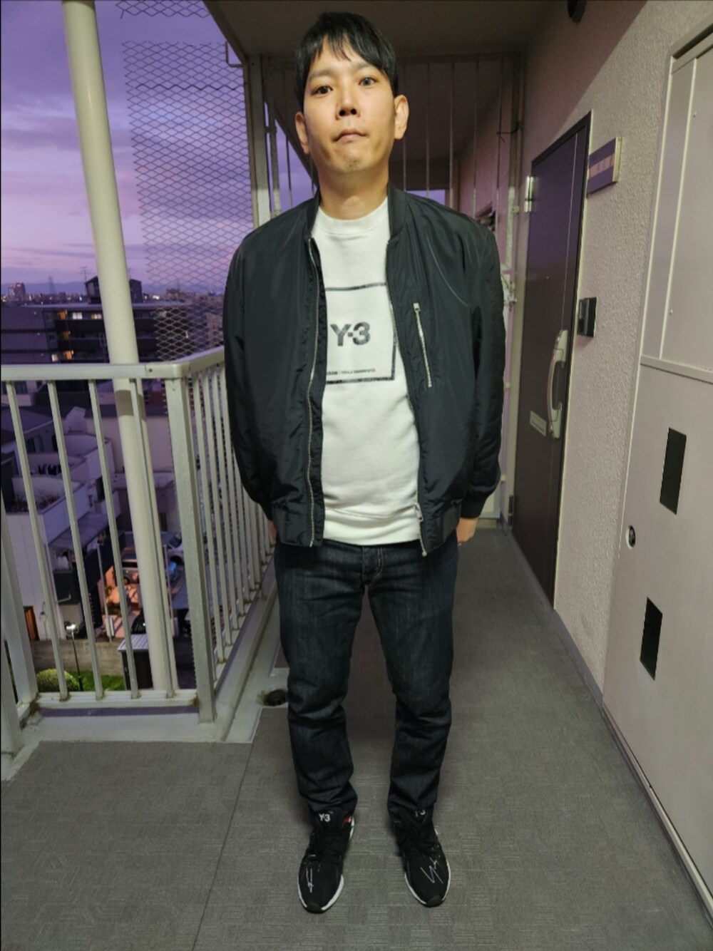 「H&M、Y-3、リーバイス、秋コーデ、ジップアップブルゾン、U SQUARE LABEL GRAPHIC CREW SWEATSHIRT、511リジット、FYW S-97、マイブーム、ホワイトカラー」｜「H&Mのアイテム（ブルゾン、ブラック系）」を使った、akkunn_akkunnさん（メンズ・180cm）の秋コーディネートの1枚目の写真