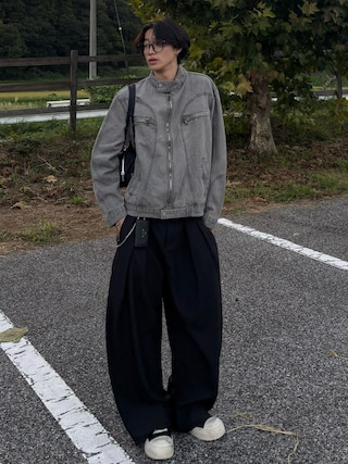 「Adoon plain(アドーンプレーン)のASSORTED 2 TUCK WIDE SLACKS / アソート2タックワイドスラックス (ストライプ、無地、チェック)(スラックス)」を使った、Harutoさん(メンズ・180cm)の秋コーディネート