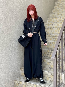 「jouetie（ジュエティ）のスタッズコンパクトジップフーディ【セットアップ対応】（その他トップス、ブラック系）」を使った、MOMOさん（レディース・160cm）の春コーディネート