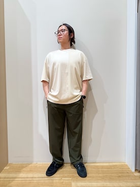 「ITEMS URBANRESEARCH（アイテムズ アーバンリサーチ）の『接触冷感/吸水速乾/イージーケア』多機能ナイロンストレッチイージーパンツ（その他パンツ、グリーン系）」を使った、YUANさん（メンズ・168cm）の春コーディネート
