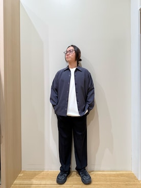 「ITEMS URBANRESEARCH（アイテムズ アーバンリサーチ）の2way ストレッチロングスリーブスナップシャツ（シャツ/ブラウス、グレー系）」を使った、YUANさん（メンズ・168cm）の春コーディネート