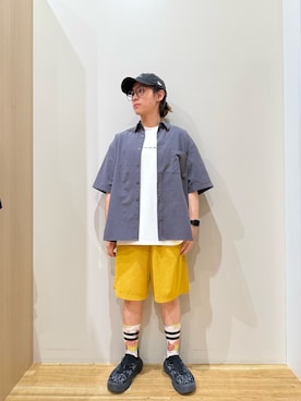 「ITEMS URBANRESEARCH（アイテムズ アーバンリサーチ）の『接触冷感/速乾/イージーケア』WINDY MESH ショートスリーブ シャツ（Shirts、グレー系）」を使った、YUANさん（メンズ・168cm）の夏コーディネート