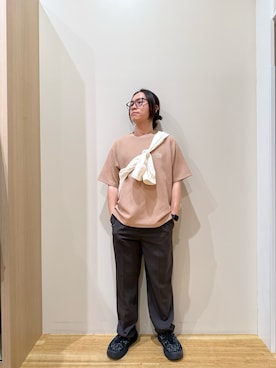 「ITEMS URBANRESEARCH（アイテムズ アーバンリサーチ）の刺繍ジャカードクールタッチ半袖トップス（Tシャツ/カットソー、ピンク系）」を使った、YUANさん（メンズ・168cm）の春コーディネート