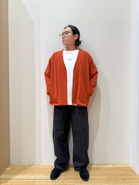 「ITEMS URBANRESEARCH（アイテムズ アーバンリサーチ）の『イージーケア』UVカッドライタッチカーディガン+刺繍Tシャツセット（カーディガン/ボレロ、オレンジ系）」を使った、YUANさん（メンズ・168cm）の秋コーディネート