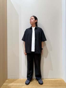 「ITEMS URBANRESEARCH（アイテムズ アーバンリサーチ）の『接触冷感/速乾/イージーケア』WINDY MESH ショートスリーブ シャツ（Shirts、ブラック系）」を使った、YUANさん（メンズ・168cm）の夏コーディネート