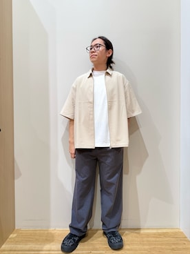 「ITEMS URBANRESEARCH（アイテムズ アーバンリサーチ）の2WAYストレッチ半袖ジップアップシャツ（Shirts、ベージュ系）」を使った、YUANさん（メンズ・168cm）の夏コーディネート
