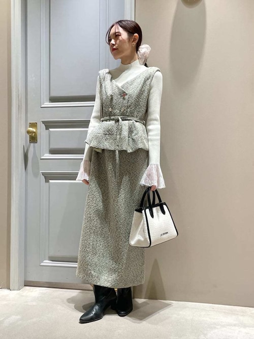 リリーブラウン ツイードペプラムワンピース BLU 試着のみタグ付き リリーブラウン ダブル釦ツイードペプラムワンピース - メルカリ