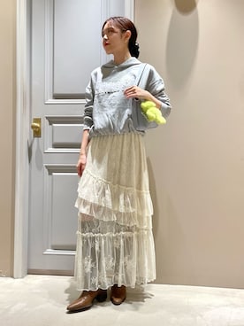 「アイテム（キーケース/キーアクセサリー）」を使った、LILY BROWNさん（レディース・156cm）の秋コーディネート