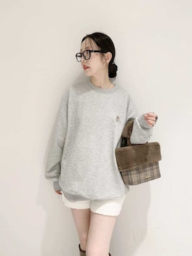 「アイテム（スウェット、シルバー系）」を使った、LILY BROWNさん（レディース・154cm）の秋コーディネート