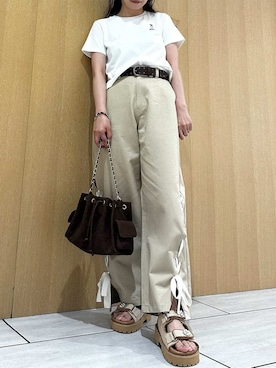 「LILY BROWN（リリーブラウン）のレースアップリボンカーゴパンツ（その他パンツ、ベージュ系）」を使った、LILY BROWNさんの夏コーディネート