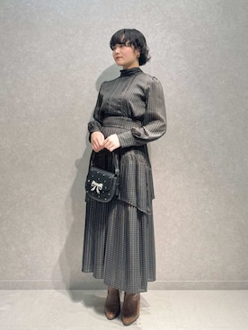 「アイテム（イヤリング、ブラウン系）」を使った、LILY BROWNさん（レディース・158cm）の秋コーディネート